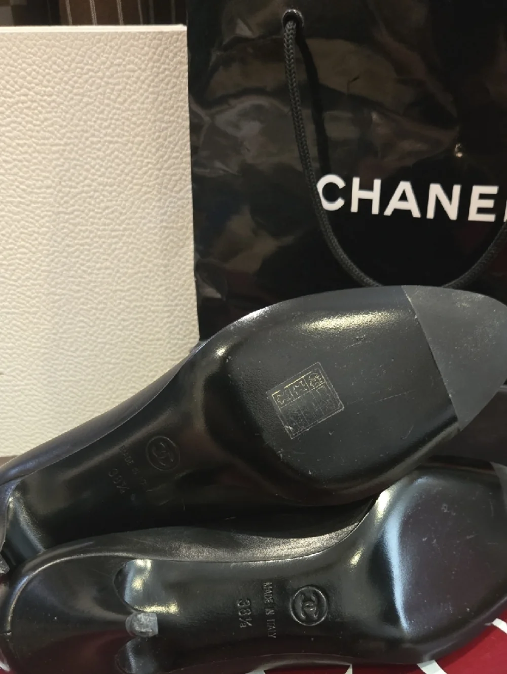 CHANEL Black Leather Women's Flats - Classic Round Toe - Picture 6 of 16